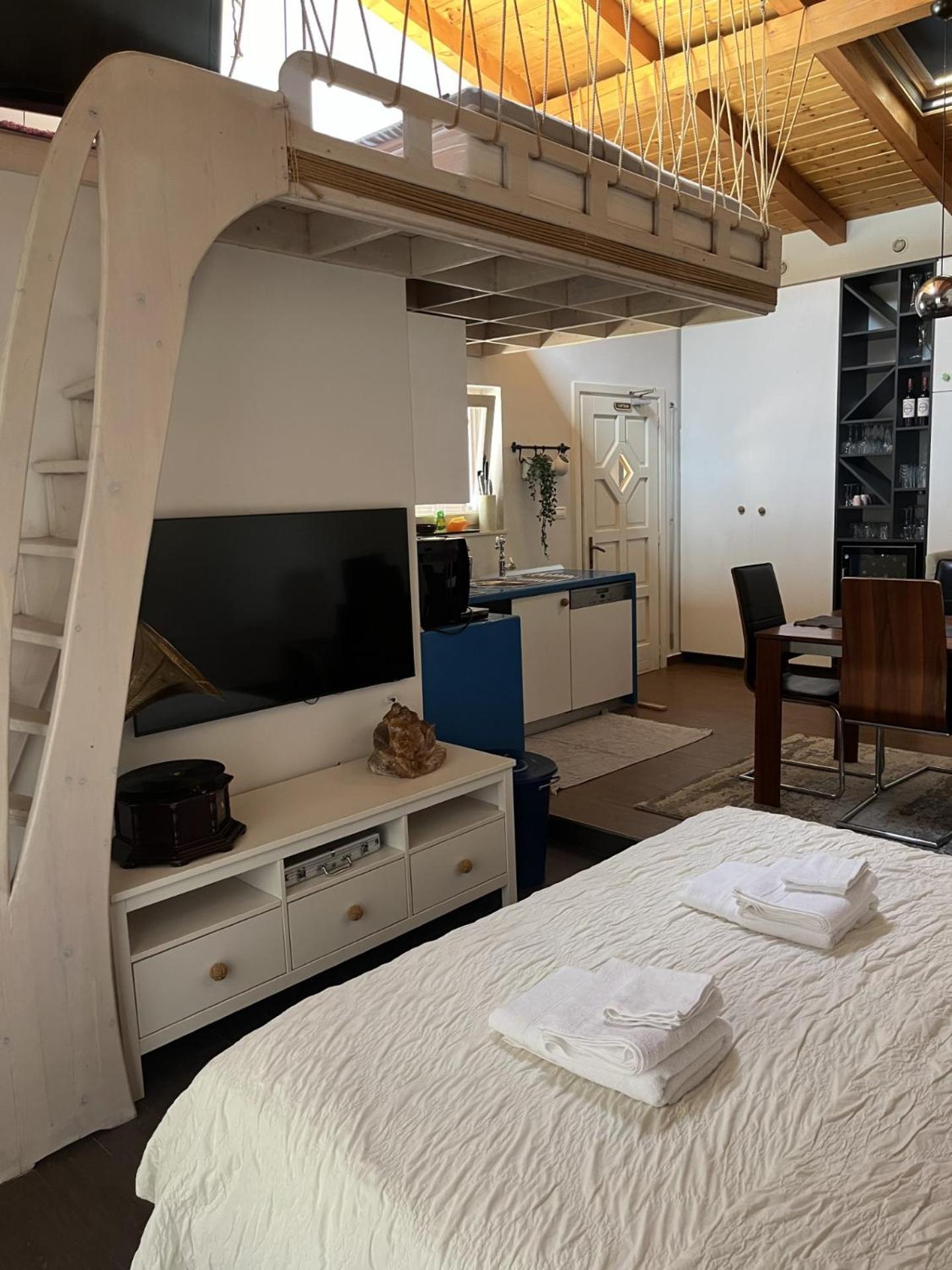 Small House Nea In City Center-With Free Parking พูลา ภายนอก รูปภาพ