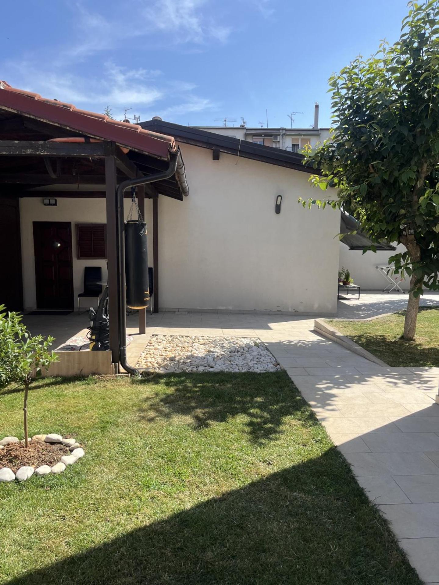 Small House Nea In City Center-With Free Parking พูลา ภายนอก รูปภาพ