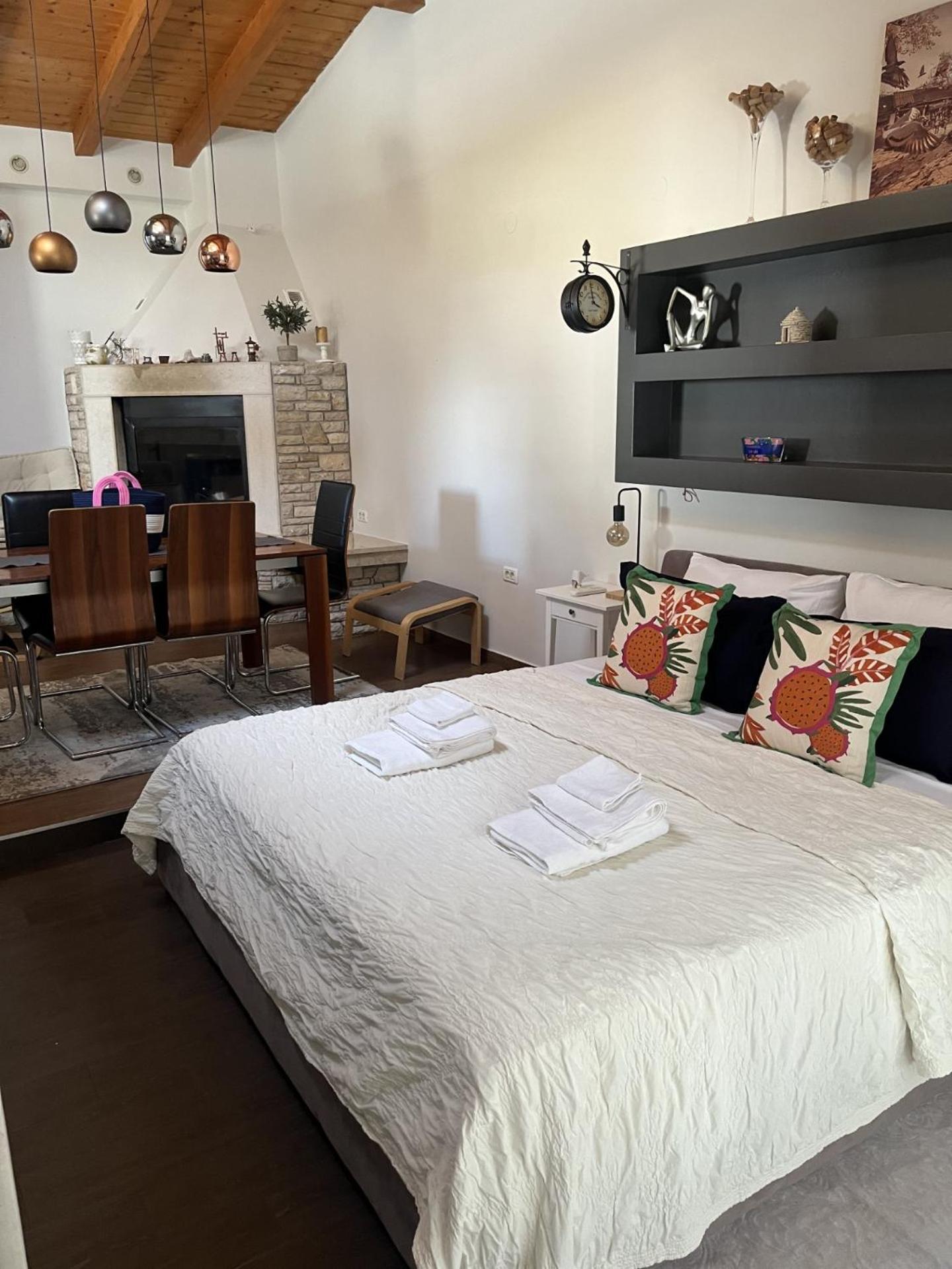 Small House Nea In City Center-With Free Parking พูลา ภายนอก รูปภาพ