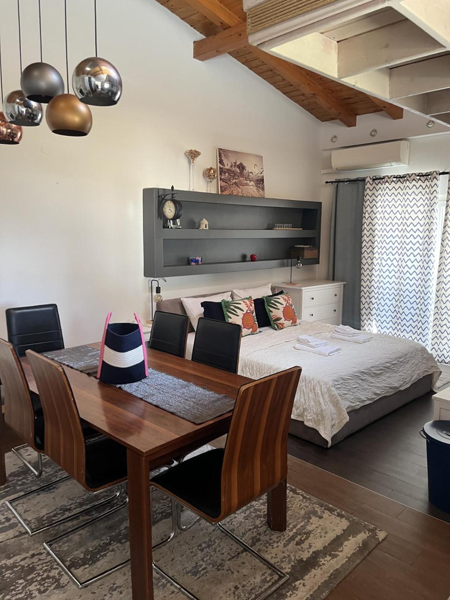 Small House Nea In City Center-With Free Parking พูลา ภายนอก รูปภาพ