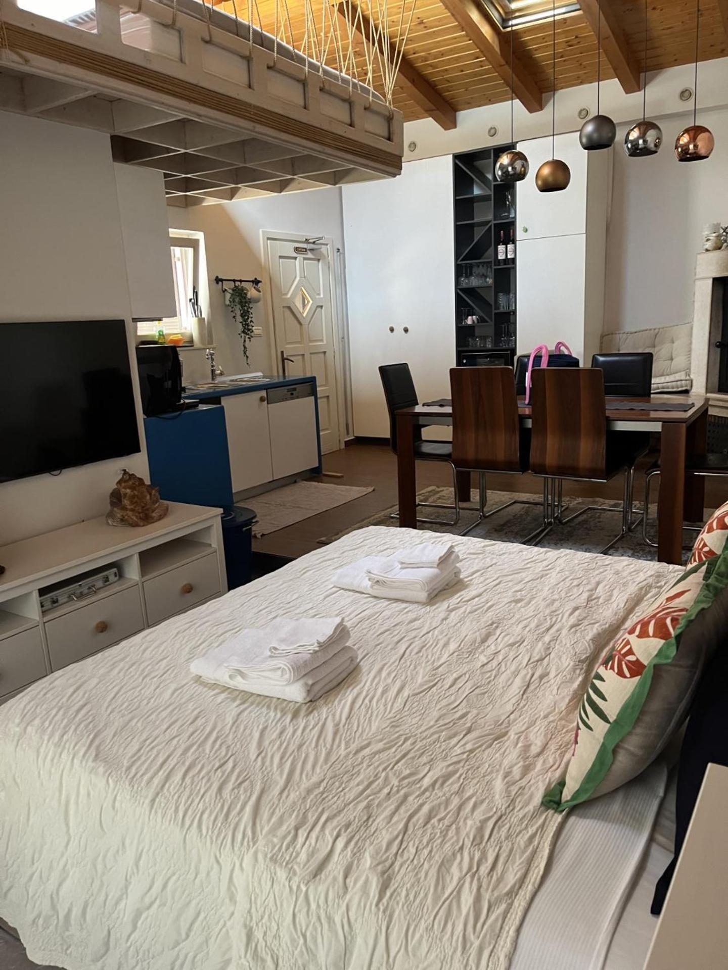 Small House Nea In City Center-With Free Parking พูลา ภายนอก รูปภาพ
